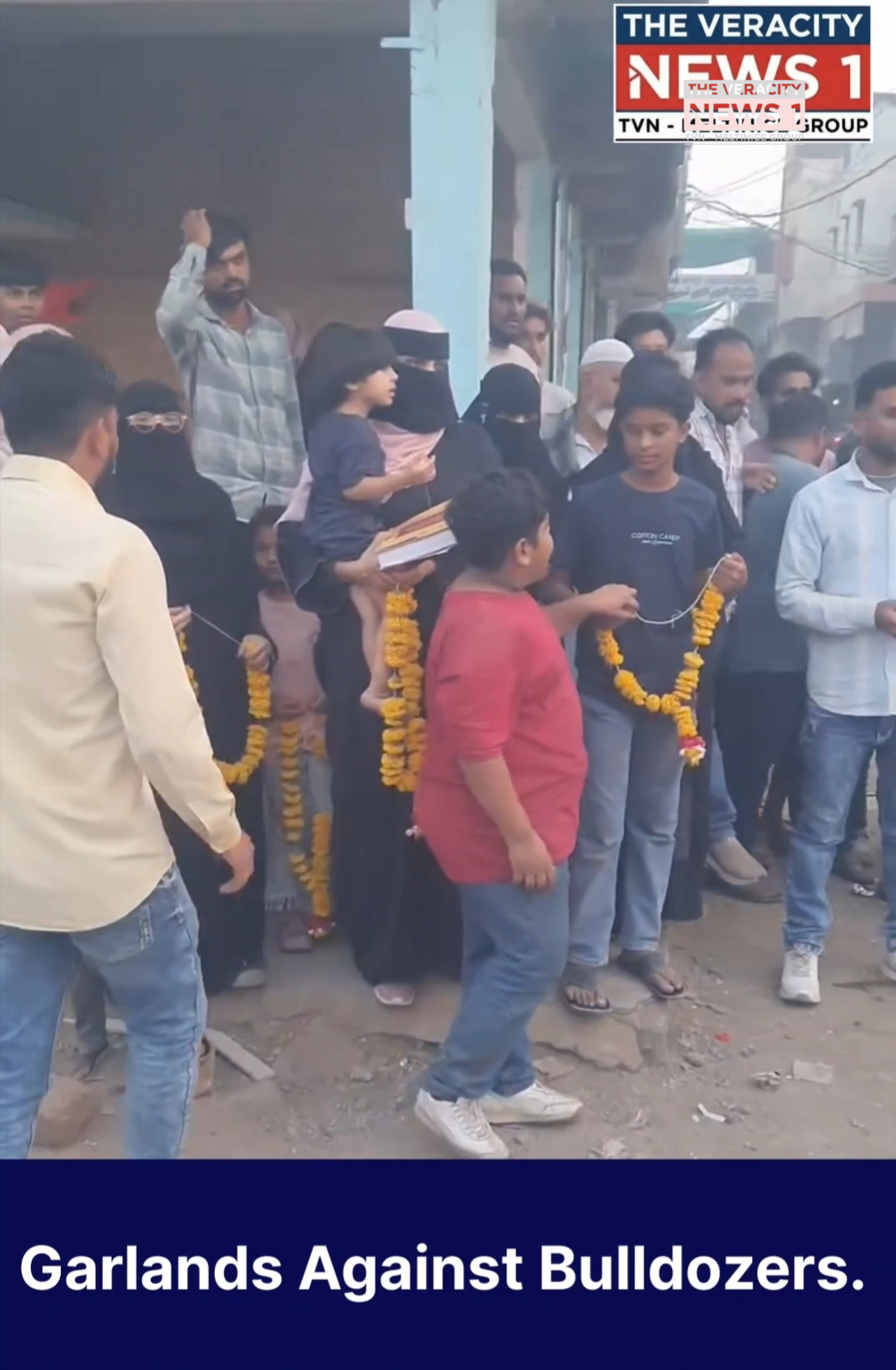 “Garlands Instead of Anger”: Matin Patel’s Family Welcomes Officials Amid Demolition, Calls Action Unjust.
